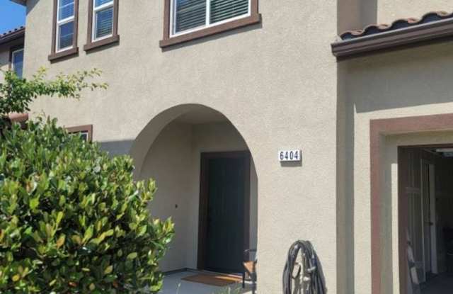 3-Bedroom, 2.5 Bath Single Family for Rent in Fair Oaks, CA| 1-Car Garage Parking | Covered Patio |Gated Community Gallery 1