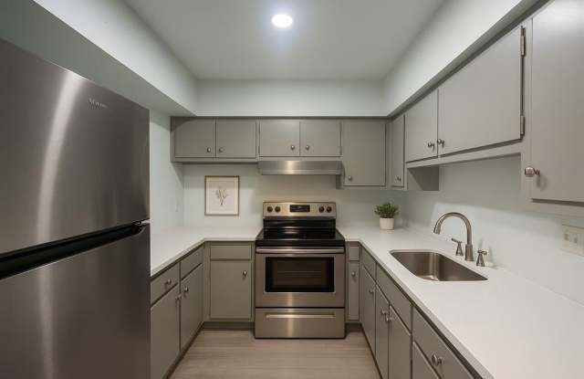 5311 Fleetwood Oaks Avenue Gallery 2