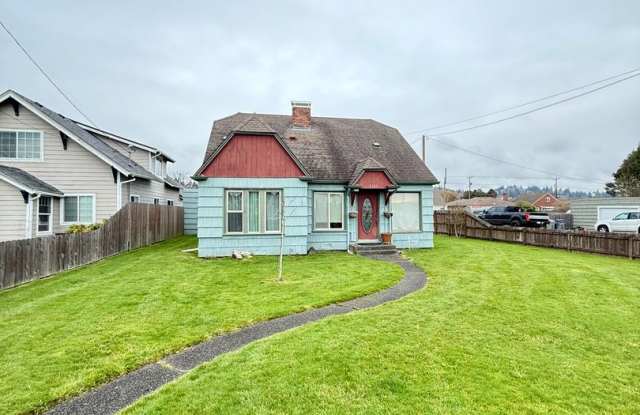 3bd  1 1/2ba with 2 Car Garage - 2100 Bay Avenue, Aberdeen, WA 98520