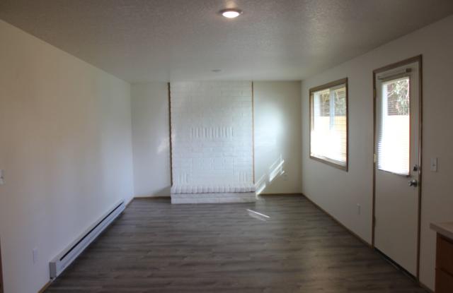 3 bedroom 1 bath home in Hillsboro near Max line Gallery 4