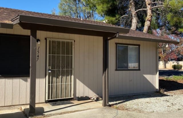 1547 Dana Dr - 1547 Dana Drive, Redding, CA 96003