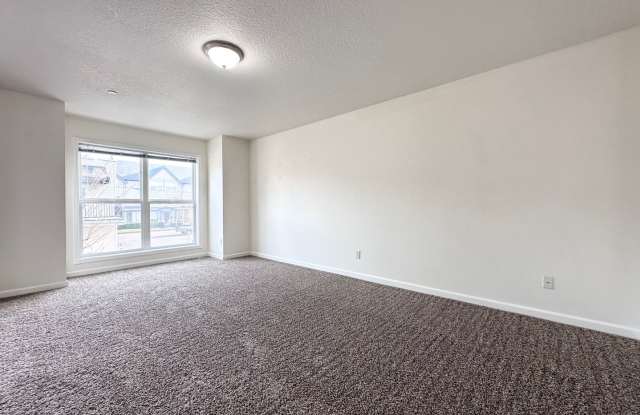 Spacious 2-Bedroom Townhome with Private Balcony in Downtown Gresham! Gallery 2