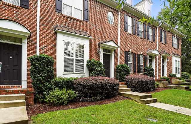 BEAUTIFUL BRICK FRONT TOWNHOME HOLLY SPRINGS! photos photos