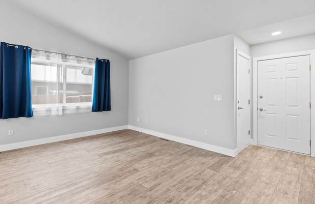 SUBLEASE OPPORTUNITY – MOVE-IN READY 3BD/2BA Home with 2 Car Garage Gallery 3