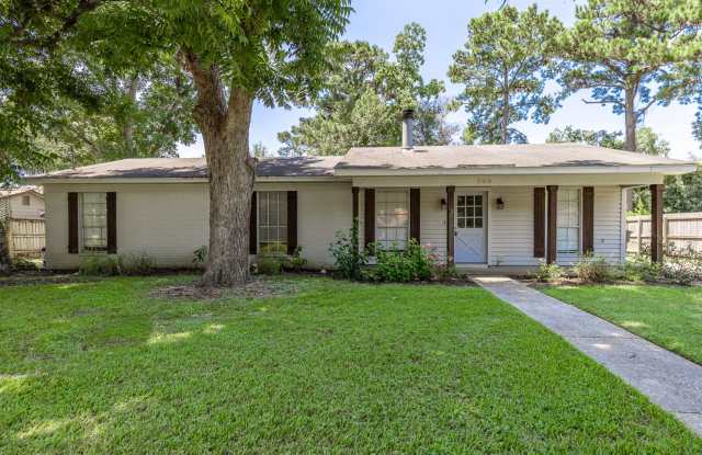 FIRST MONTH FREE ON FIRST FULL MONTH! 3 Bedroom, 2 bathroom in Fairhope Available Now! photos photos