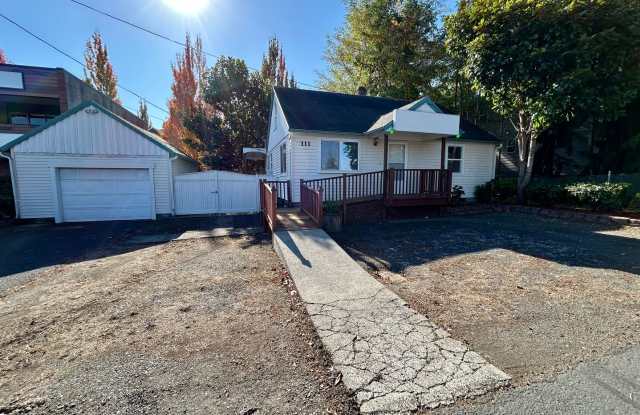 Welcome to this charming 3-bedroom, 1-bathroom house in Vancouver, WA! Gallery 3
