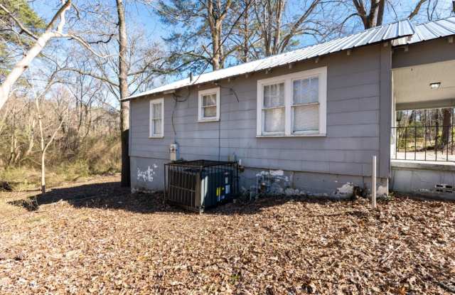 Cozy 2BR Home with Modern Amenities & Inviting Front Porch! Gallery 4