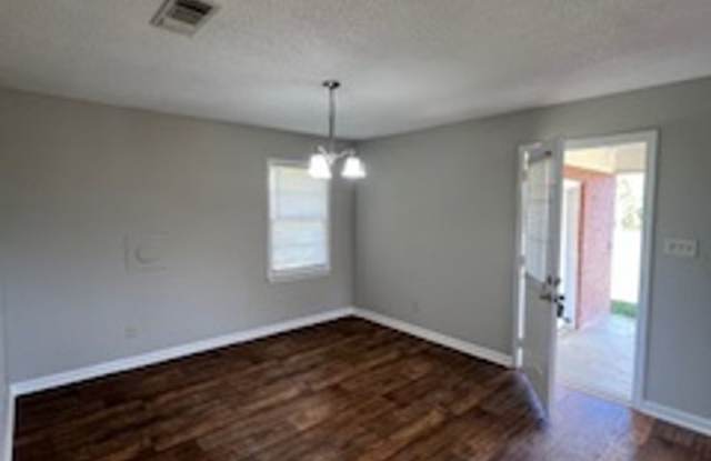 79 RJ Kennedy Rd. Gallery 3