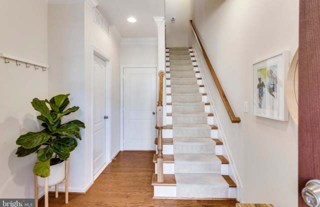 814 ADMIRALS WAY Gallery 4