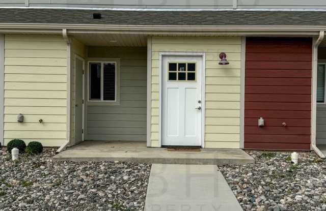 2 BED/ 1.5 BATH TOWNHOME - 417 East 7th Street, Sheridan, WY 82801 2 BED/ 1.5 BATH TOWNHOME - 417 East 7th Street, Sheridan, WY 82801