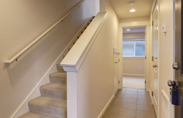 Northgate 3 Bedroom Townhouse in the Perfect Location! Gallery 4