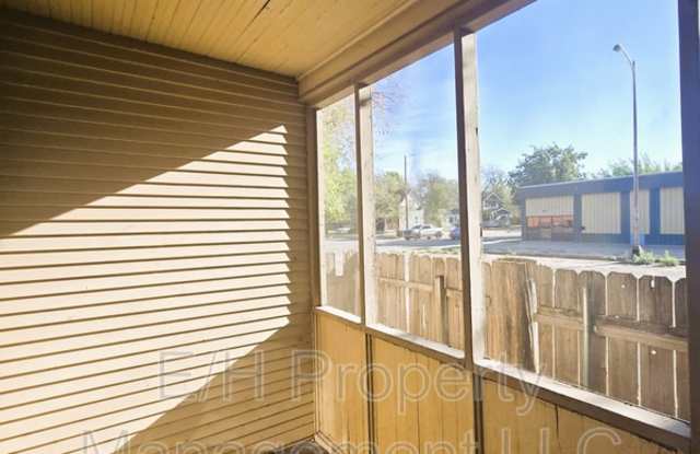 1007 West Maple Street Gallery 2