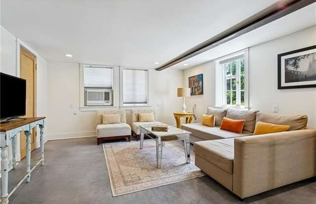 27 FONTAINEBLEAU Drive Gallery 3
