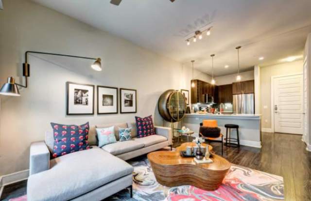 332 E Riverside Dr Gallery 2