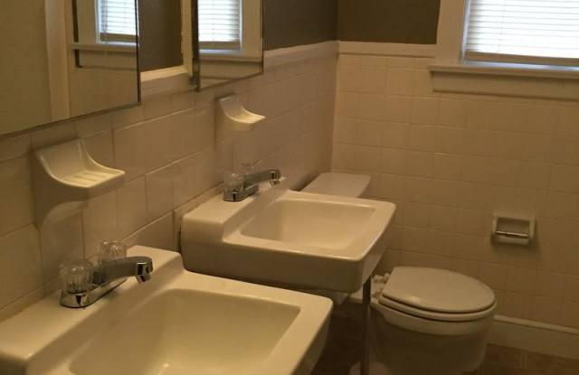 Fall 2025!! Historic Woodbury Row 4 Bedroom, 2 Bath Townhouse - 1103 Southwest 5th Avenue, Gainesville, FL 32601