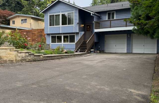 Quiet, N.Seattle neighborhood w/2 car garage photos photos