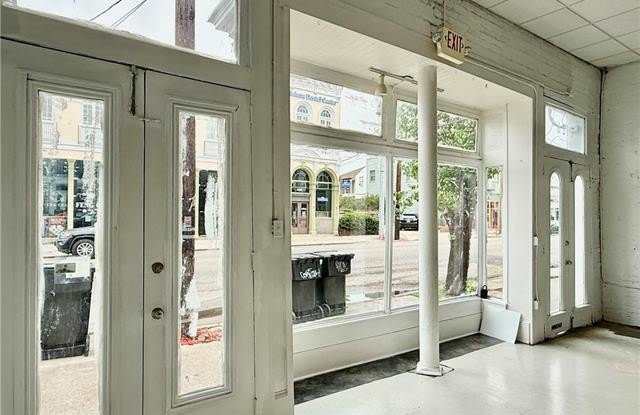 2126 MAGAZINE Street Gallery 3