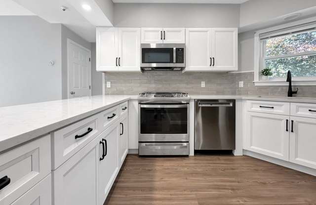 Beautiful Remodeled 3 Bedroom Condo! - 40 Wolf Road, Lebanon, NH 03766