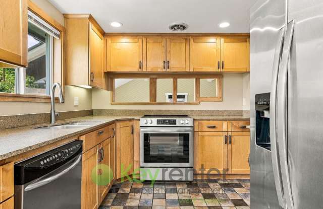 Charming Burien Retreat with Hardwood Floors and RV Parking Gallery 3
