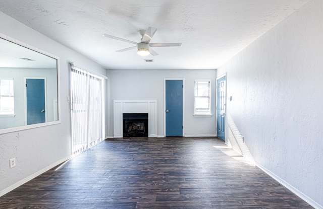 Large Renovated 2Bed 2Bath Apartment Gallery 1