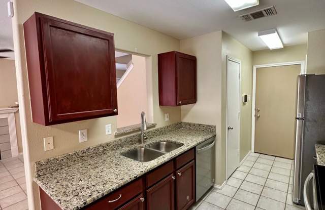 3 BD/2.5 BATH AVAILABLE FOR IMMEDIATE MOVE IN! NW SAN ANTONIO/MEDICAL CENTER photos photos