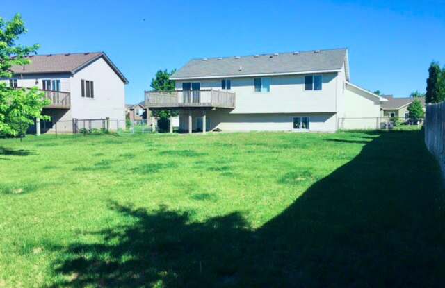 5 bed 2 bath House for Rent Gallery 3