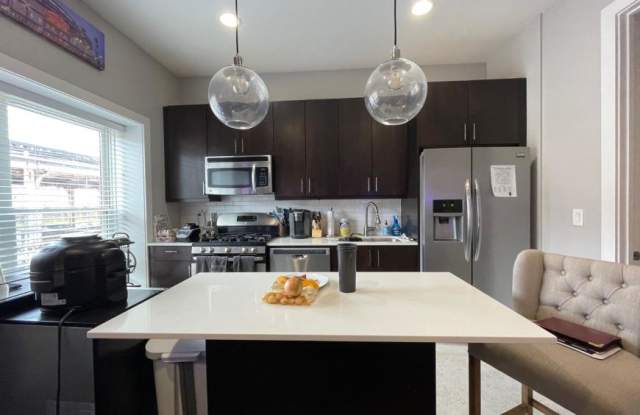 4018 North Kenmore Ave. photos photos