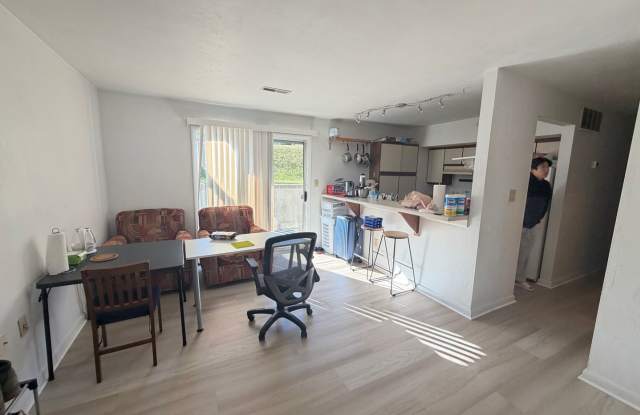 Claytor Square Condo – Prime Blacksburg Location photos photos