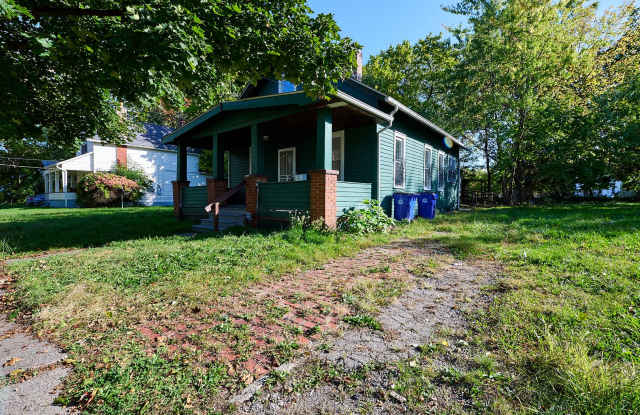 Comfortable 2-Bedroom Home in Cleveland – 14808 Pepper Avenue Gallery 4