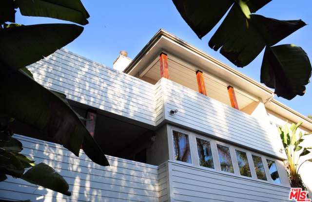 2712 NICHOLS CANYON Road Gallery 2
