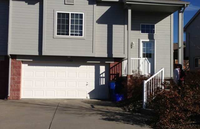 Beautifully Updated Papillion Townhome Near Walnut Creek Lake photos photos