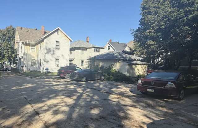 Available August 1st, 7 bedroom, 2 bathroom, Off Street Parking Included! Gallery 3