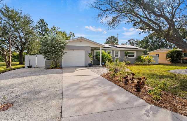 7499 OAK STREET NE - 7499 Oak Street Northeast, St. Petersburg, FL 33702