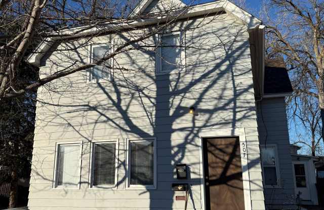 507 Stinson St. W, 2 photos photos