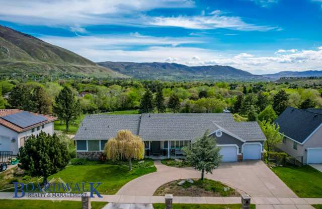 Modern Living Meets Mountain Lifestyle in Sandy photos photos Modern Living Meets Mountain Lifestyle in Sandy photos photos