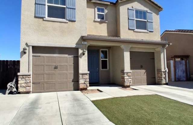 MOVE-IN SPECIAL: Half Off the 1st Month's Rent – Beautiful 4 Bed / 3 Bath Home in Desirable Clovis Neighborhood Gallery 3