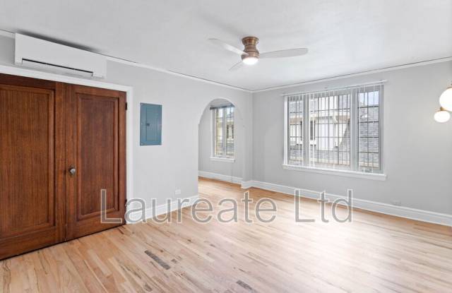 1050 N Pearl St photos photos