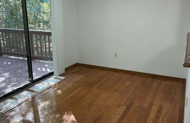 419 Tudor Court Gallery 4