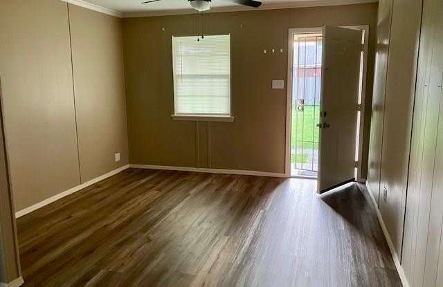 706 Houston E photos photos