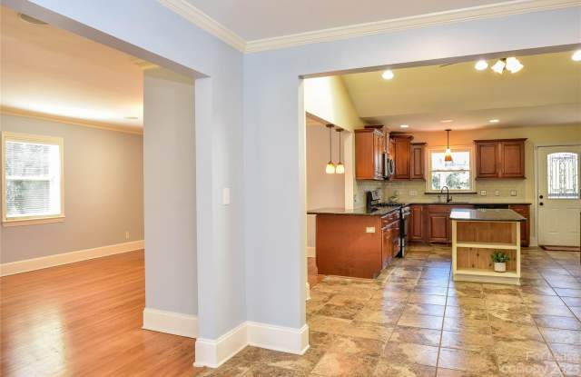 1643 Medford Drive Gallery 4