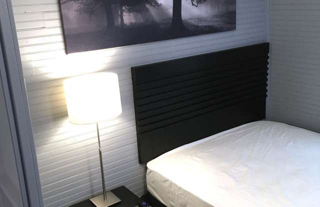 304 North Keech Street - Room 4 Gallery 2