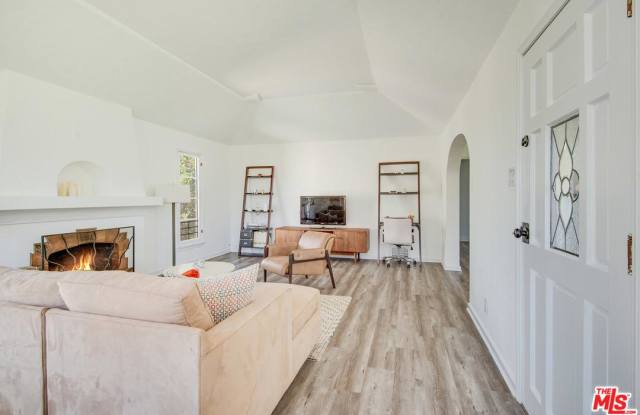 1172 South HAYWORTH Avenue Gallery 4