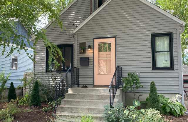 924 Clarence Ct photos photos