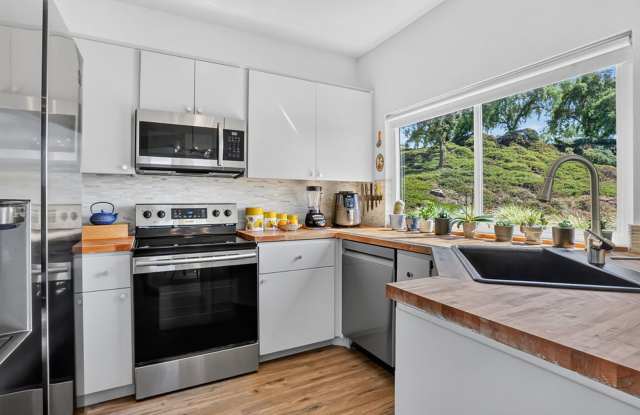 Furnished Upgraded 2-bed, 2-bath Private End-Unit with Immersive Nature Views photos photos