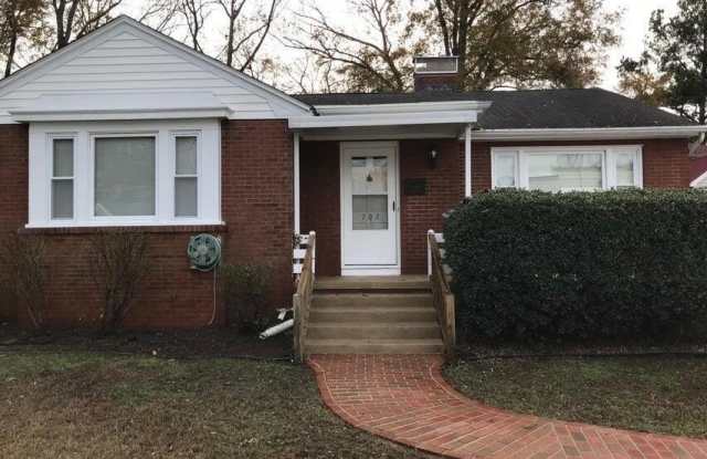 702 E 3rd Street photos photos