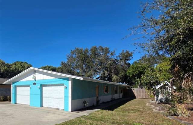 3201 DRYER AVENUE photos photos