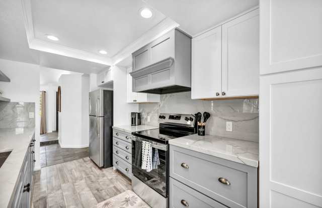 TAHOE-STYLE COUNTRY RETREAT | FULLY FURNISHED SINGLE-LEVEL HOME ON ACREAGE WITH 3-CAR GARAGE Gallery 4
