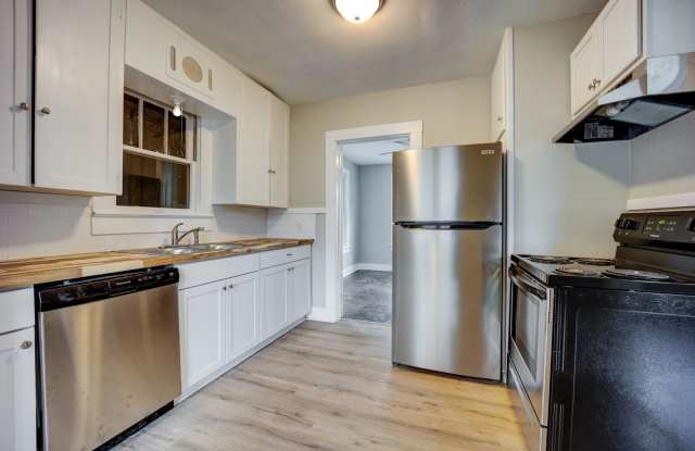 Freshly Updated 2 Bedroom House Gallery 3