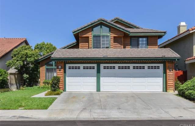 4 Mclean - 4 Mclean, Irvine, CA 92620