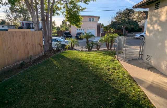 2 Bedroom / 1.5 Bathroom plus bonus room Home in La Mesa Gallery 3